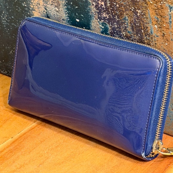 Yves Saint Laurent YSL Blue Patent Leather Belle De Jour Zip Around Wallet (EUC) - Picture 4 of 16